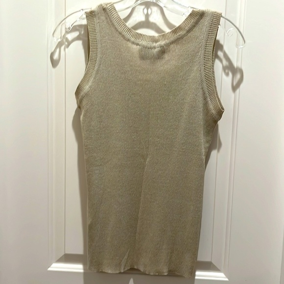 Knit sleeveless top Petite new never worn scoop neck Emanuel Ungaro 100% rayon - Picture 3 of 3
